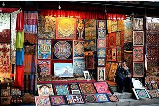 旅游工藝品開(kāi)發(fā)與民族文化商品化